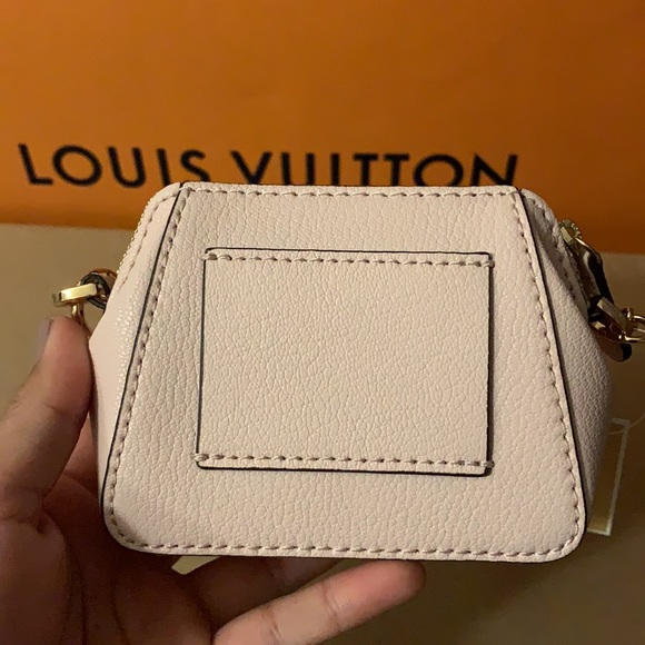 ❌Sold❌ Michael Kors Keyfob - Picture 2 of 5